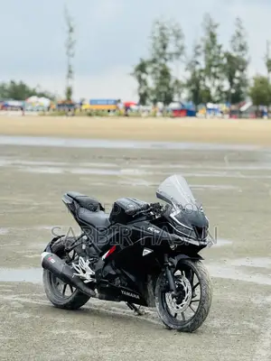 যামাহা আর১৫ ভি৩ ২০২৩ লাল