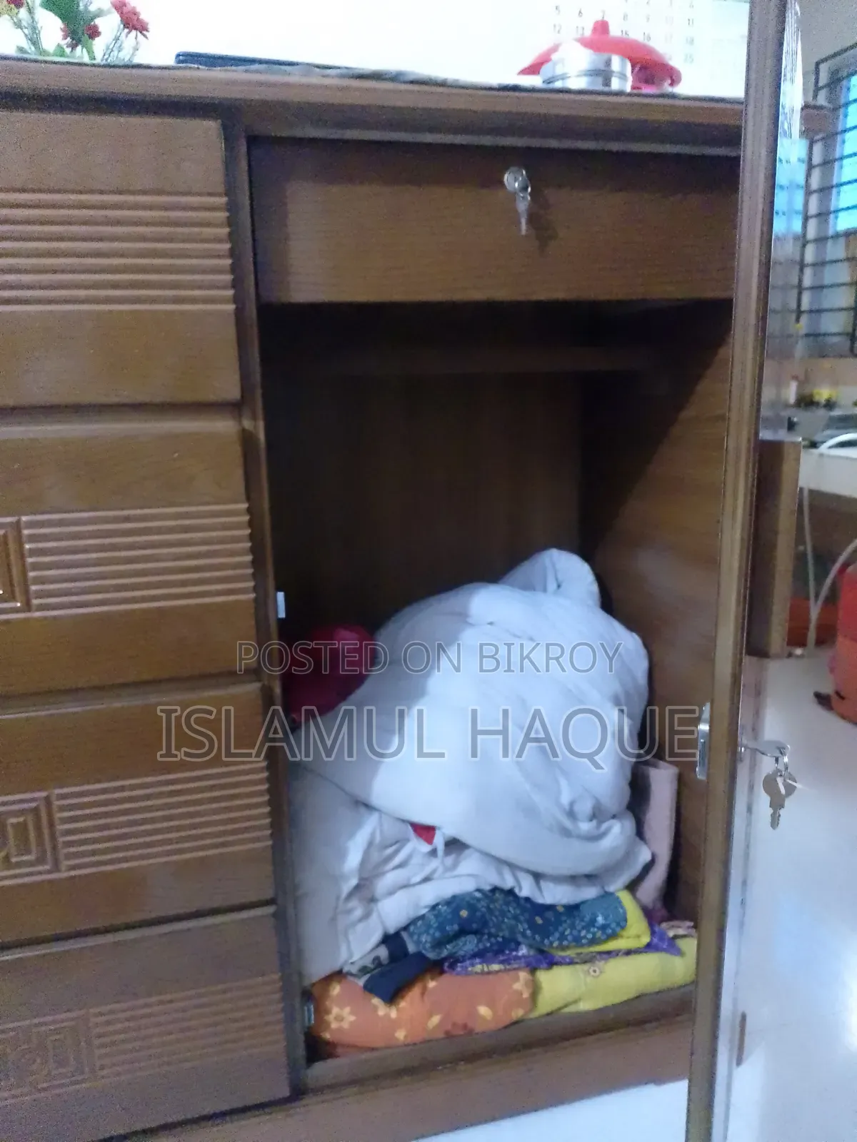 কানাডিয়ান উড ওয়ার্ডরোব