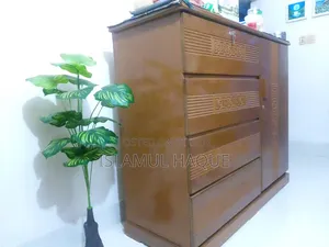 কানাডিয়ান উড ওয়ার্ডরোব