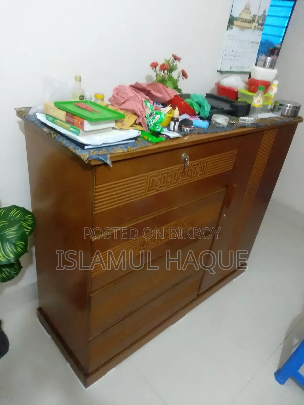 কানাডিয়ান উড ওয়ার্ডরোব
