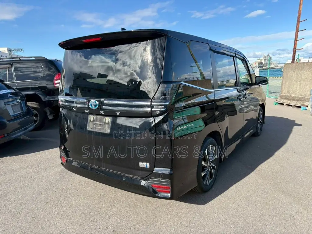 Toyota Voxy Hybrid S-Z Two-Wheel Drive Seven-Seater 2022 Black