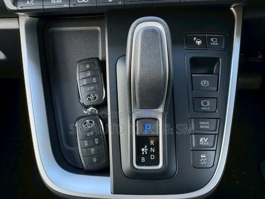 Toyota Voxy Hybrid S-Z Two-Wheel Drive Seven-Seater 2022 Black