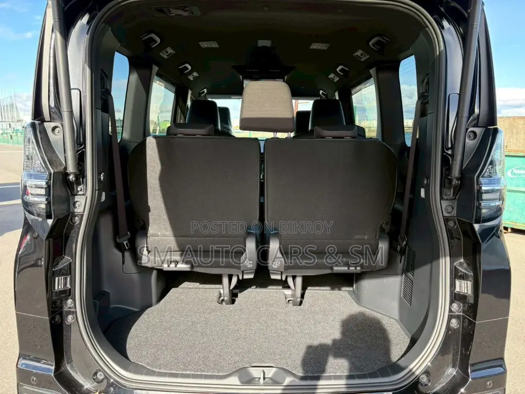 Toyota Voxy Hybrid S-Z Two-Wheel Drive Seven-Seater 2022 Black