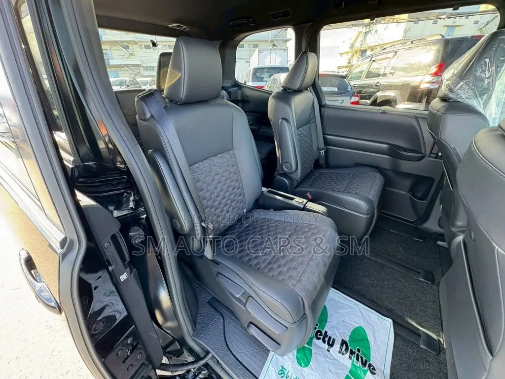 Toyota Voxy Hybrid S-Z Two-Wheel Drive Seven-Seater 2022 Black