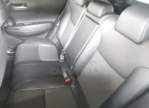 টয়োটা করোল্লা ক্রস ২০২৪ গ্রে