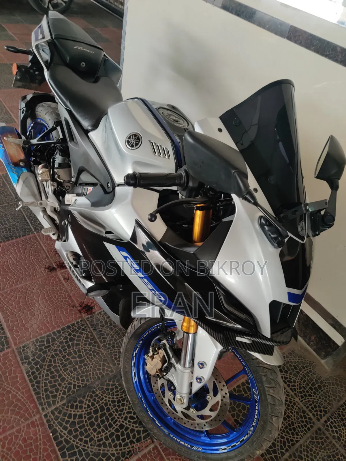 Yamaha R1 2024 Silver