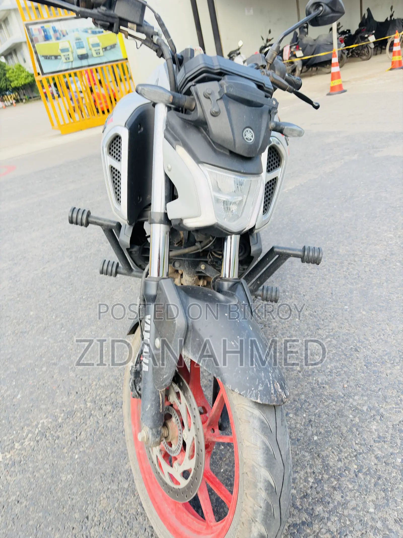 ইয়ামাহা এফজেডএস ভি৪ ২০২৫ হোয়াইট