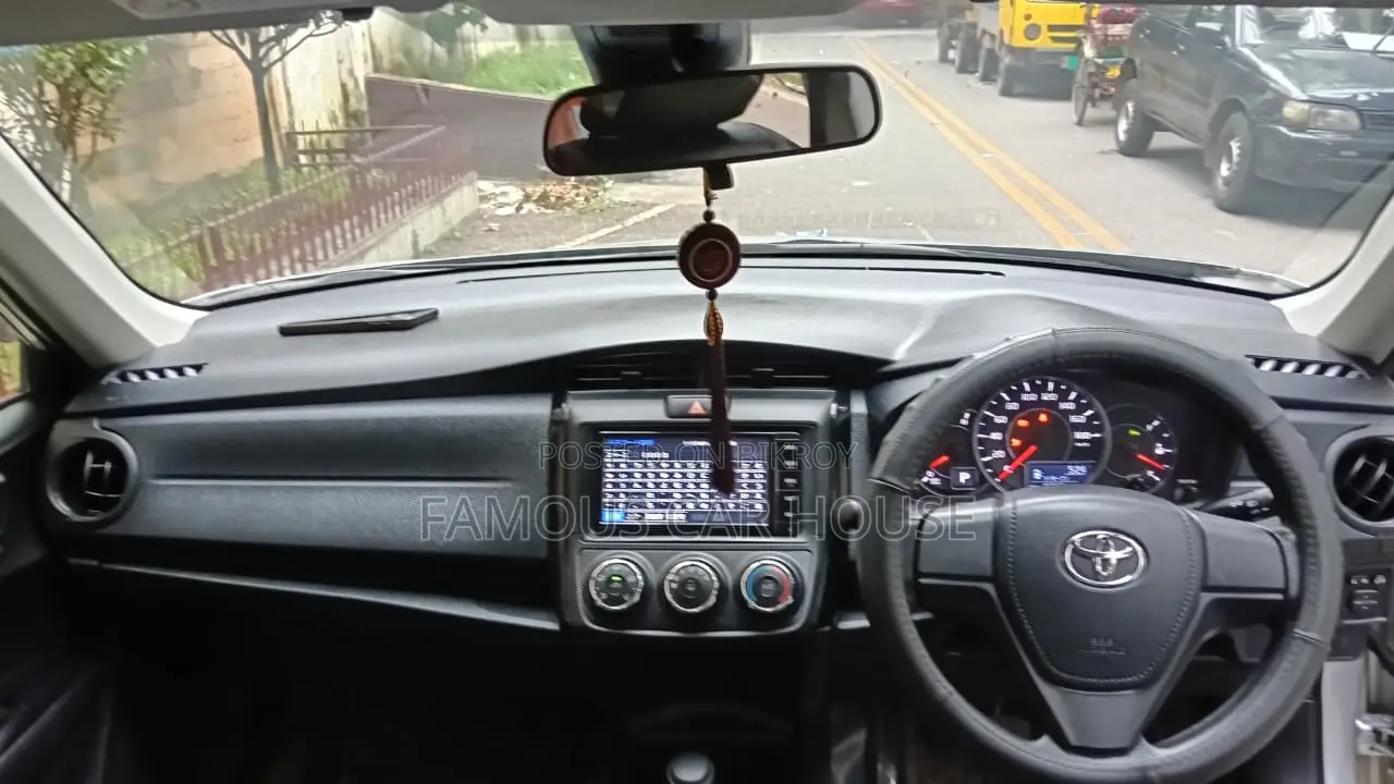 টয়োটা অ্যাক্সিও ২০২১ সিলভার