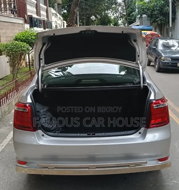 টয়োটা অ্যাক্সিও ২০২১ সিলভার