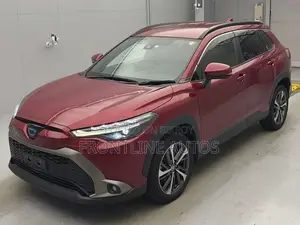 নতুন টয়োটা করোল্লা ক্রস ২০২৩ লাল