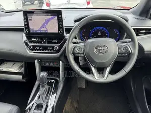 নতুন টয়োটা করোল্লা ক্রস ২০২৩ লাল