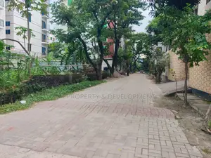 ব্লক - এম, ১০+১০=২০ কাঠা, দক্ষিণমুখী প্লট বিক্রি