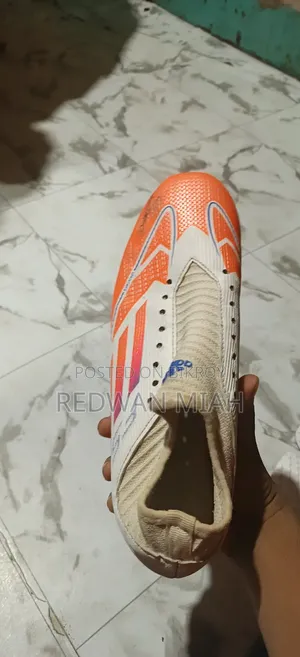 ফুটবল বুটস