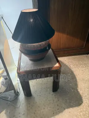 মার্বেল সাইড টেবিল (উচ্চ মানের কাঠ) এবং ল্যাম্প
