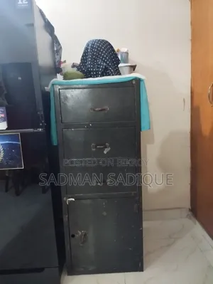 ফাইল/কাপড় রাখার ক্যাবিনেট
