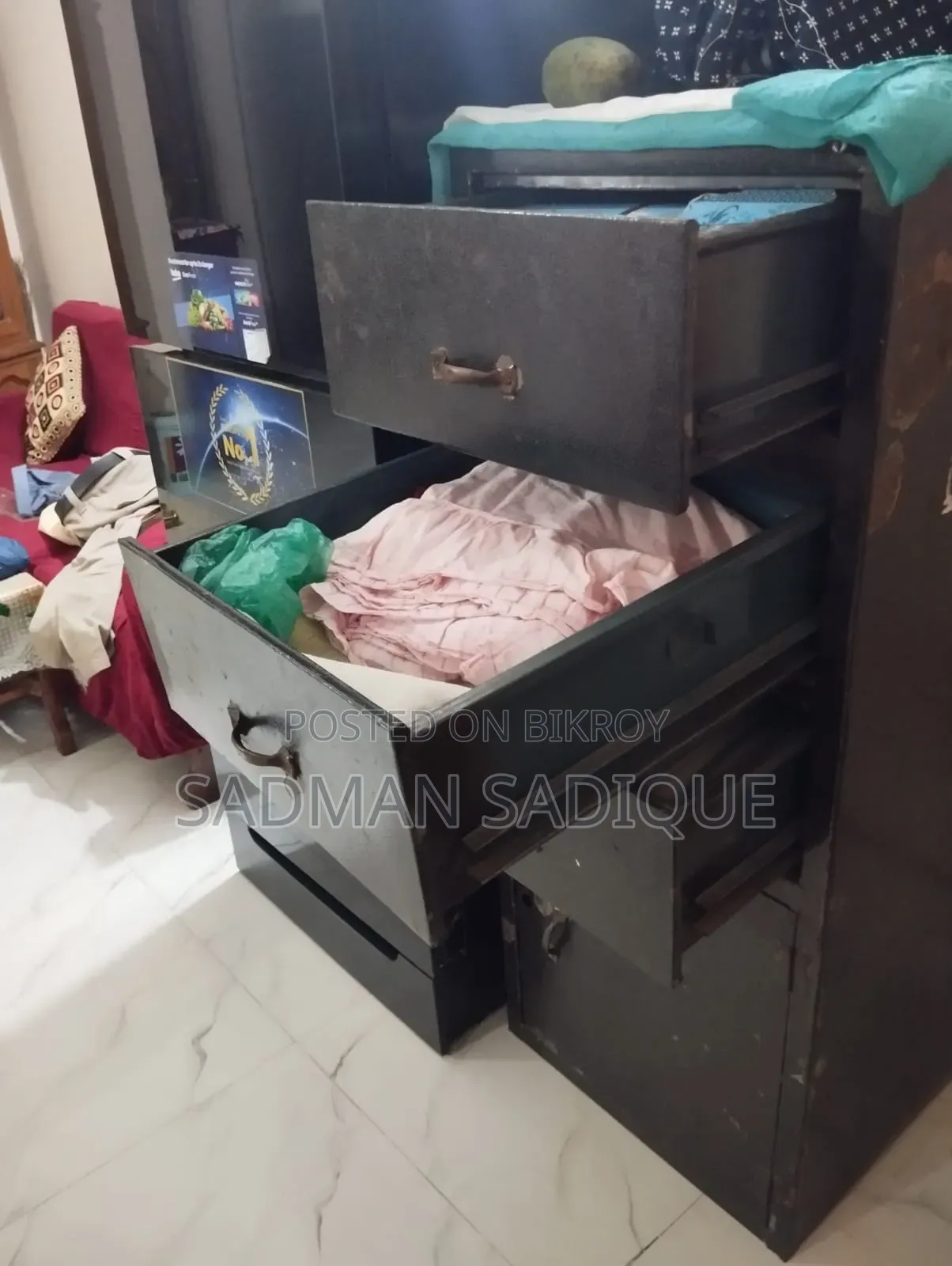 ফাইল/কাপড় রাখার ক্যাবিনেট