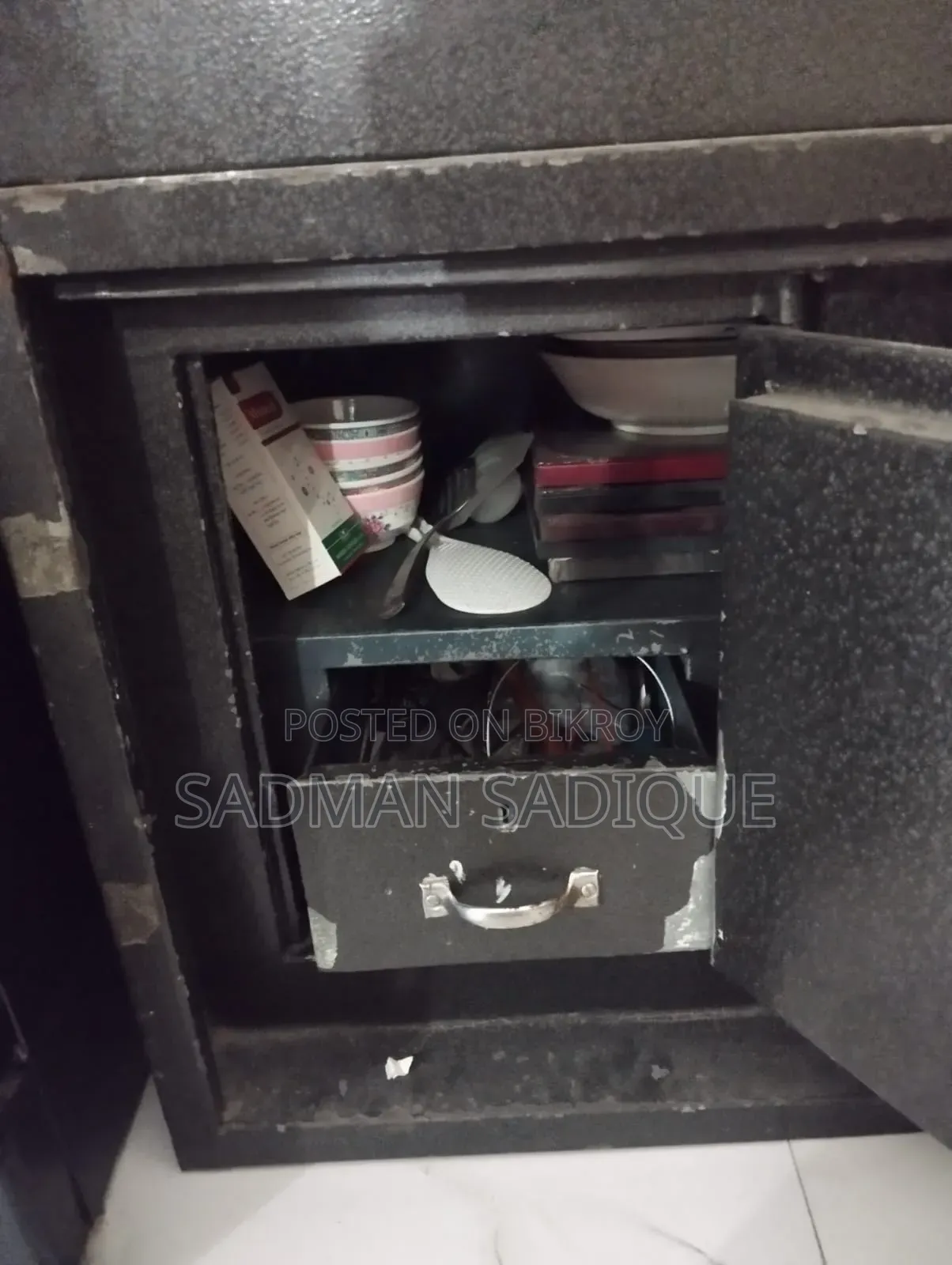 ফাইল/কাপড় রাখার ক্যাবিনেট