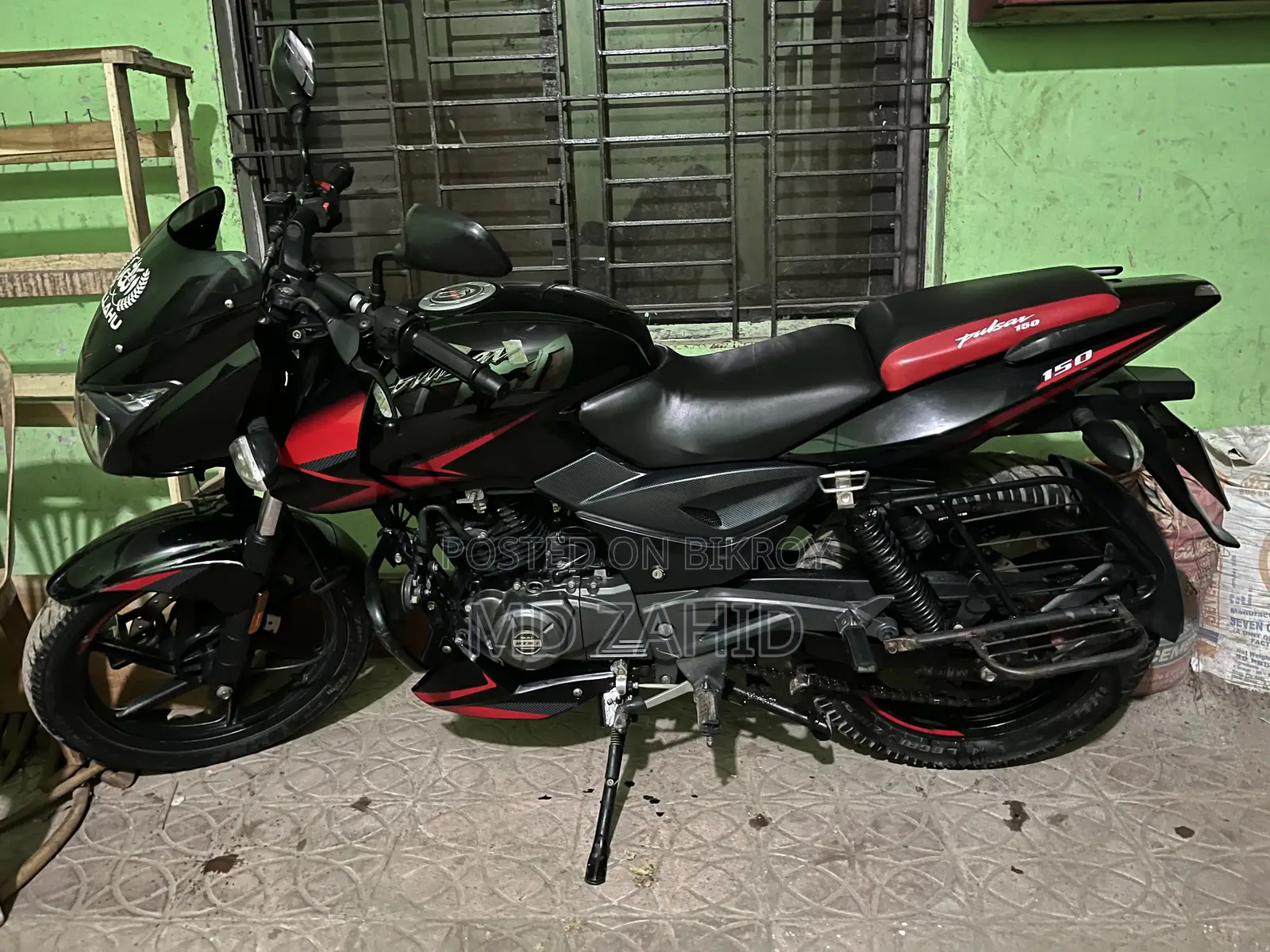 বাজাজ পালসার ১৫০ ২০২০ কালো