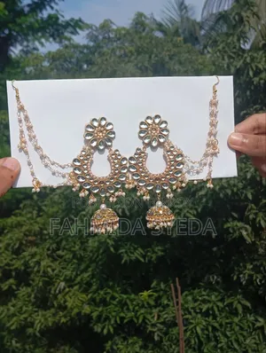 ​আকর্ষণীয় গর্জিয়াস জুয়েলারি / ইয়াররিং সেট