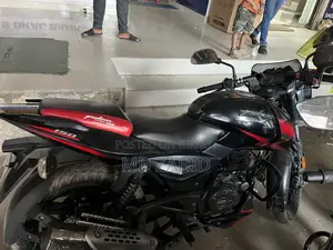 বাজাজ পালসার ১৫০ ২০২০ কালো