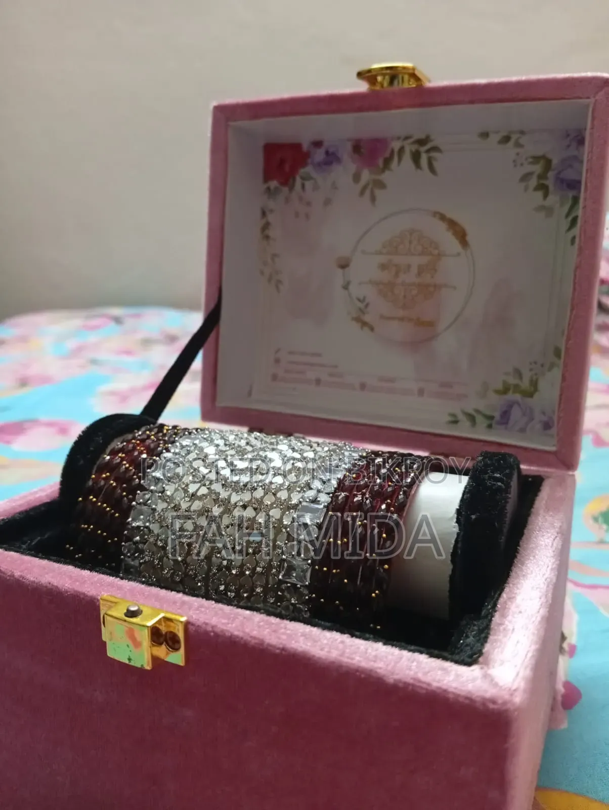 ডায়মন্ড কাট চুড়ি লাক্সারি জুয়েলারী বক্সের সাথে