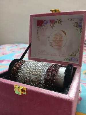 ডায়মন্ড কাট চুড়ি লাক্সারি জুয়েলারী বক্সের সাথে