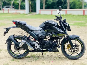 সুজুকি জিক্সার ২০২৫ ব্ল্যাক