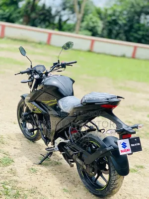 সুজুকি জিক্সার ২০২৫ ব্ল্যাক
