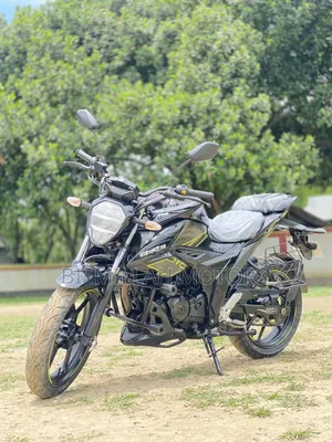 সুজুকি জিক্সার ২০২৫ ব্ল্যাক