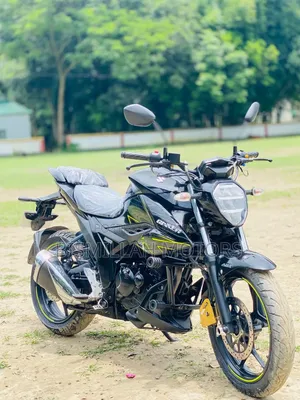 সুজুকি জিক্সার ২০২৫ ব্ল্যাক