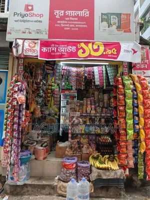 নতুন ডিসপ্লে সুকেস মাত্র ৭ মাস ব্যবহার