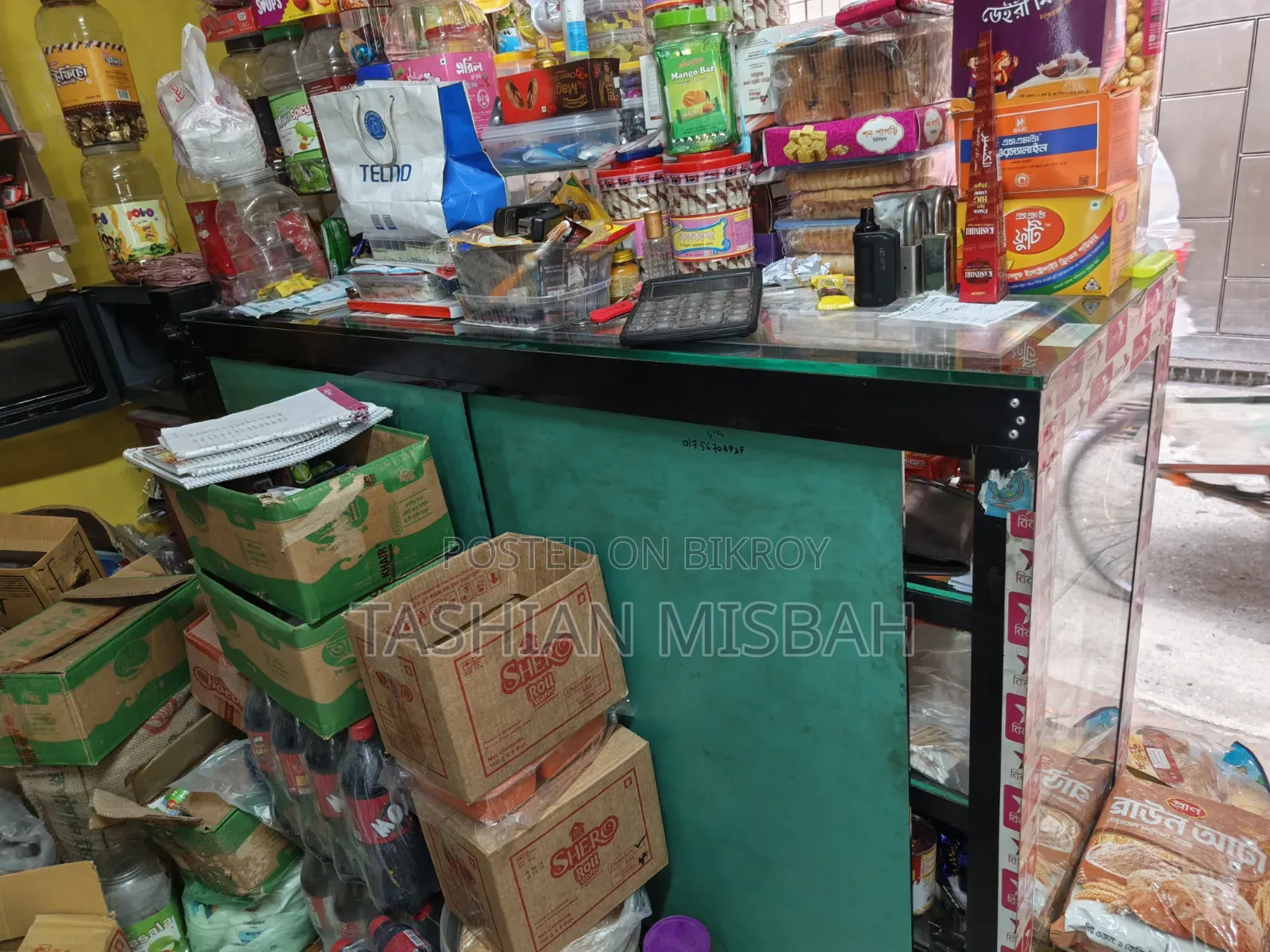 নতুন ডিসপ্লে সুকেস মাত্র ৭ মাস ব্যবহার