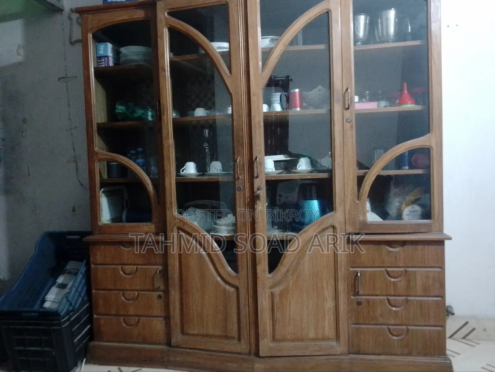 সেগুন কাঠের শোকেস