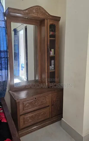 ডেসিং টেবিল