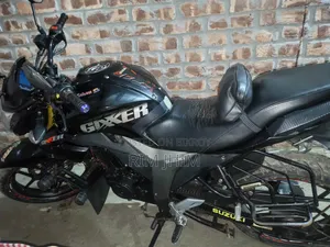 সুজুকি গিক্সার ২০২৩ ব্ল্যাক