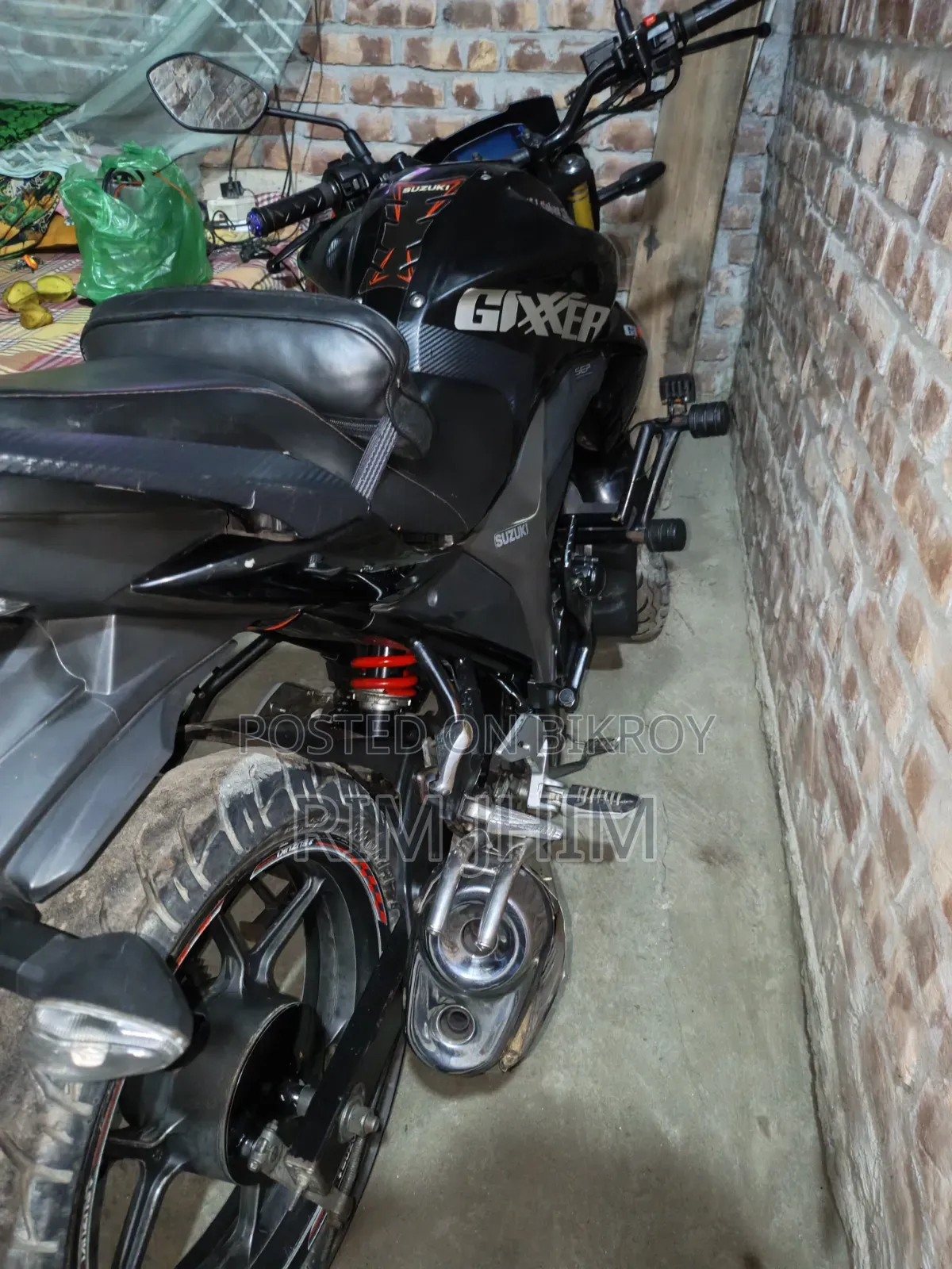 সুজুকি গিক্সার ২০২৩ ব্ল্যাক