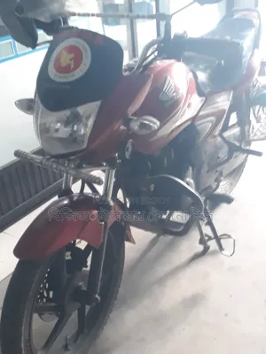 Honda CB 2017 Red