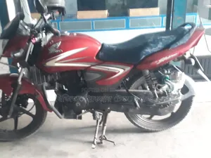 Honda CB 2017 Red