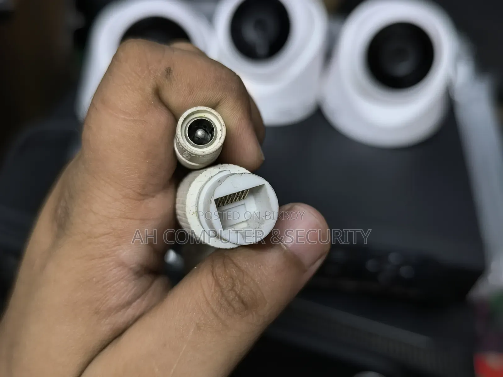 ৮ চ্যানেল এনভিআর ৪ পিস আইপি ডোম ক্যামেরা