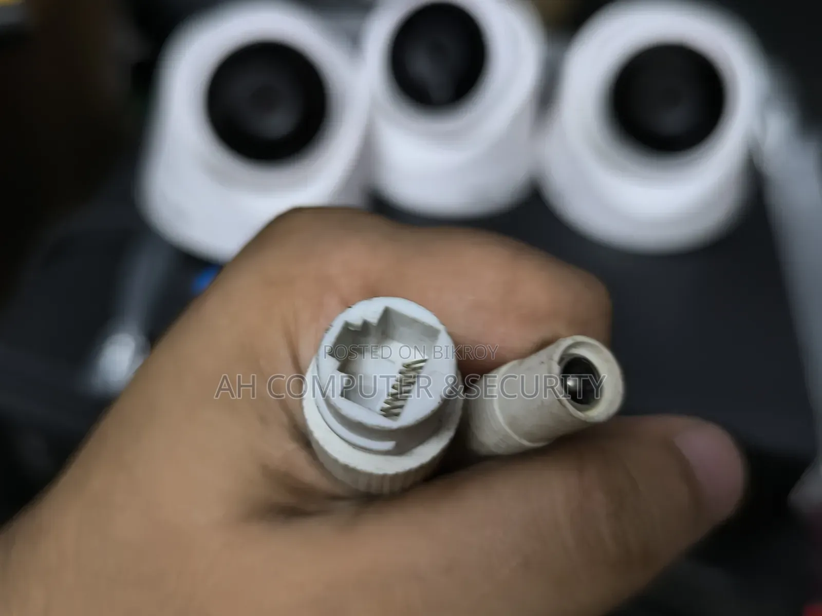 ৮ চ্যানেল এনভিআর ৪ পিস আইপি ডোম ক্যামেরা