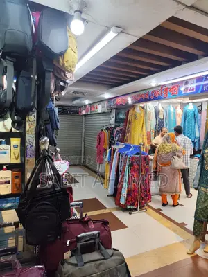 শ্যামলী স্কয়ার শপিং মলে দোকান ভাড়া