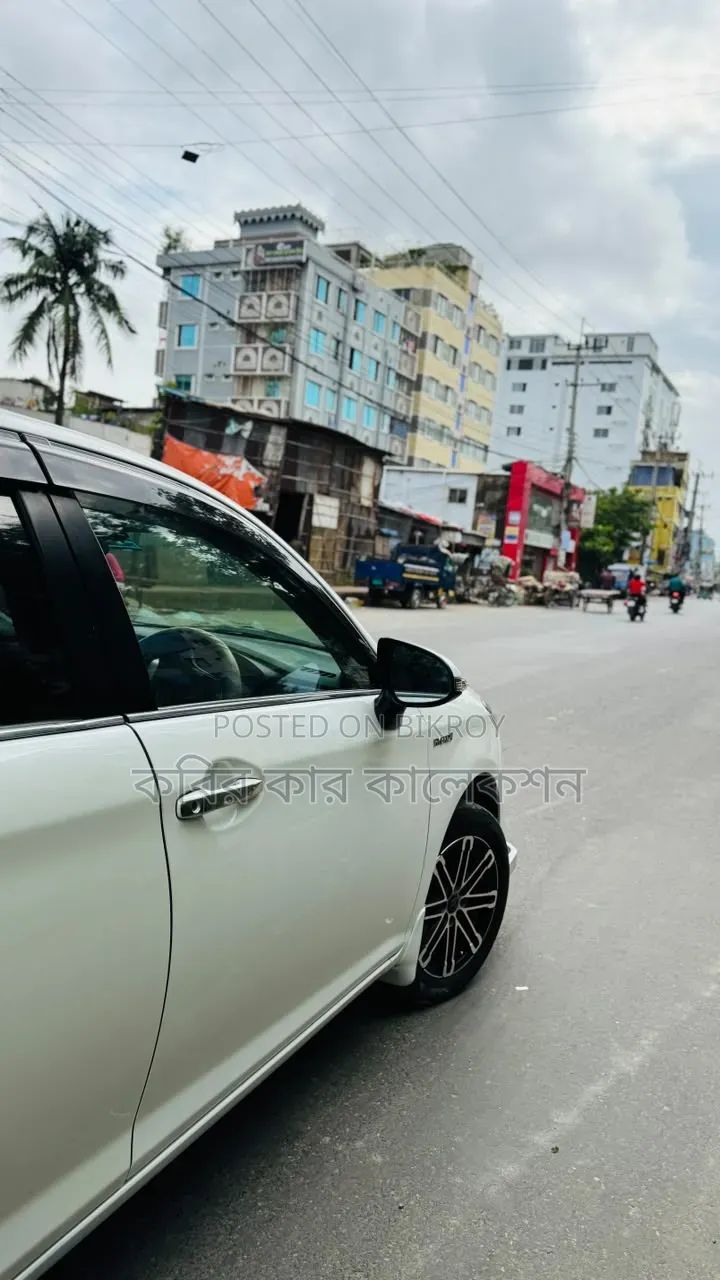 Toyota Corolla Fielder 2017 White