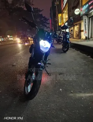 সুজুকি জিক্সার ২০২১ কালো