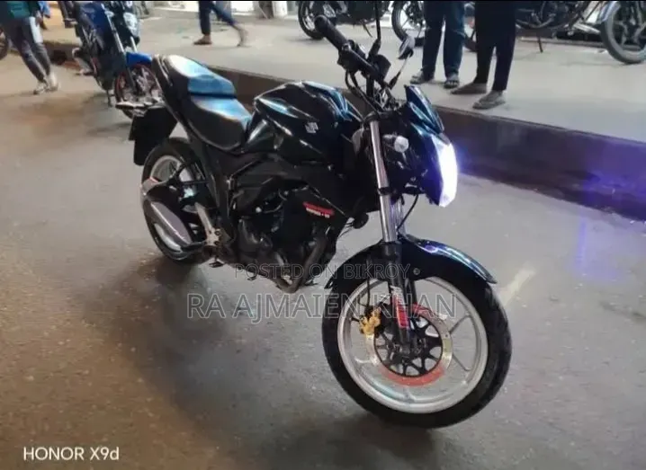 সুজুকি জিক্সার ২০২১ কালো