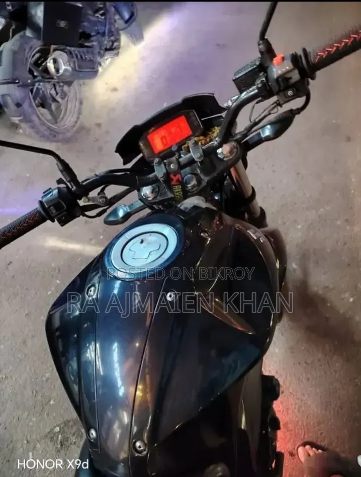 সুজুকি জিক্সার ২০২১ কালো