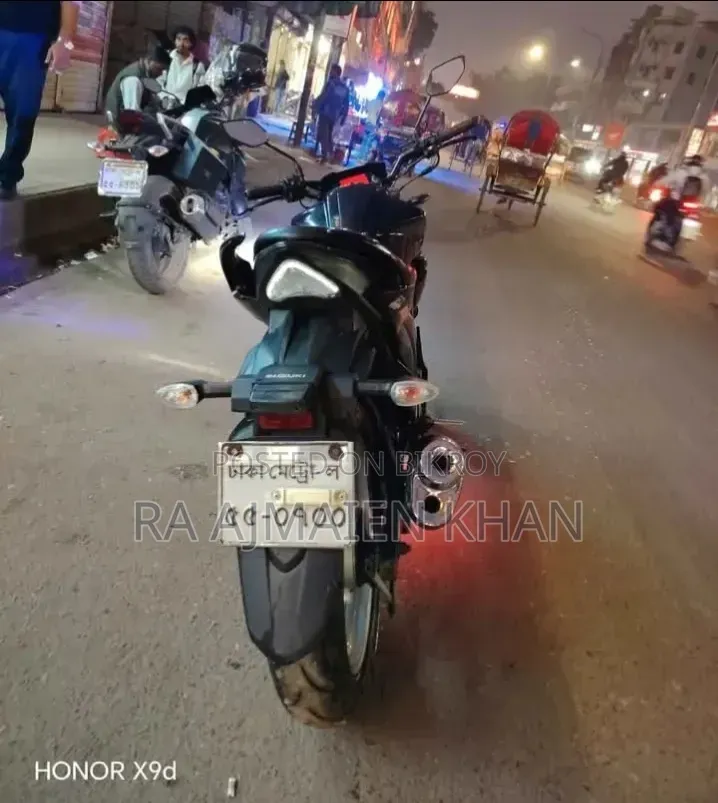 সুজুকি জিক্সার ২০২১ কালো