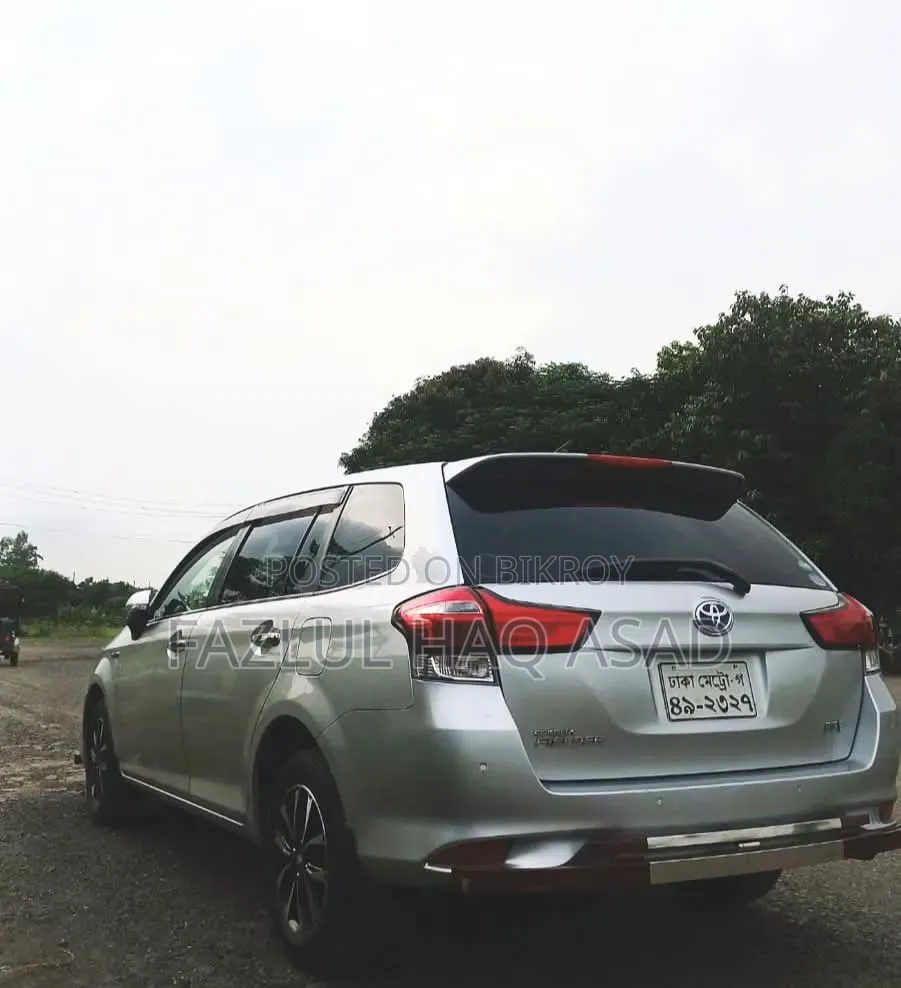 Toyota Corolla Fielder 2017 Silver