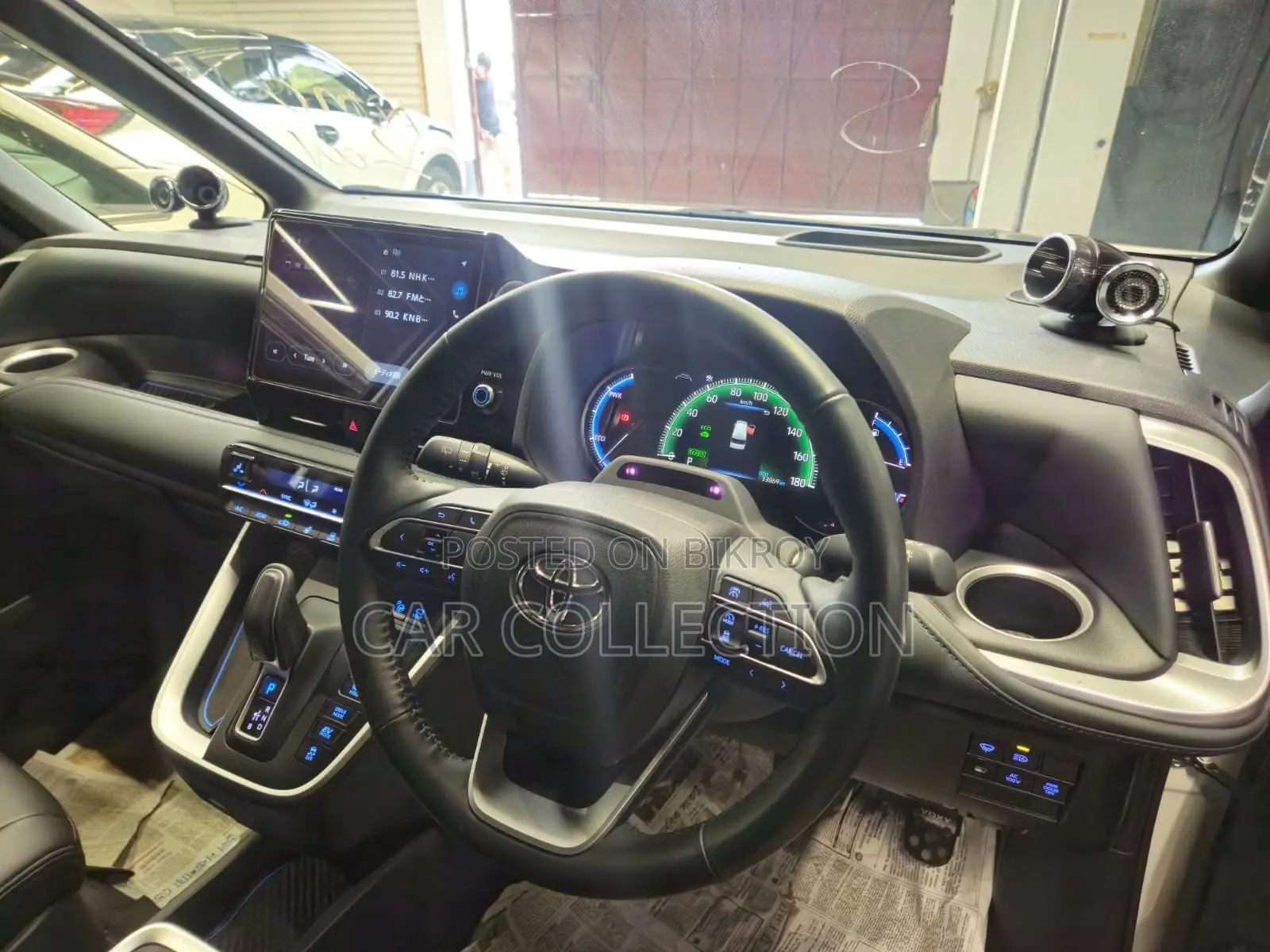 নতুন Toyota Voxy Hybrid S-Z 2WD 7-Seater 2023 Pearl
