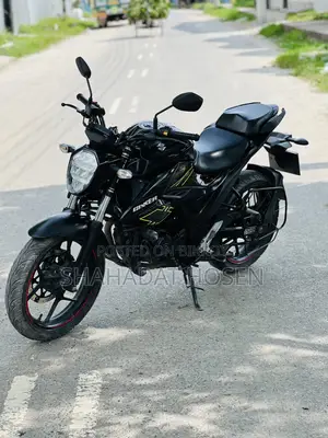 সুজুকি গিক্সার ২০২৩ ব্ল্যাক