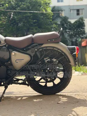 রয়েল এনফিল্ড ক্লাসিক ৩৫০ ২০২৪ গ্রে